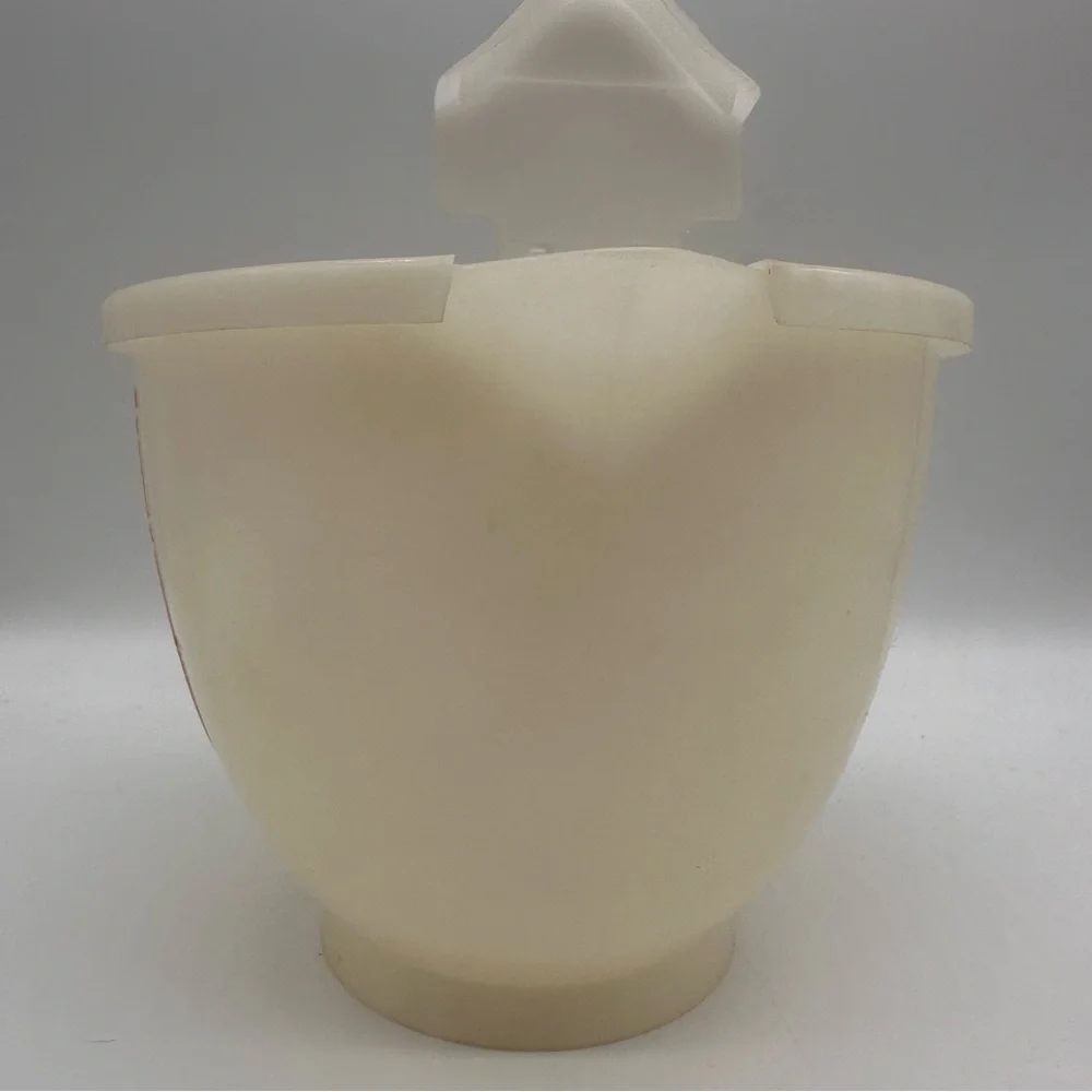 Tupperware Vintage Mix-N-Store 2 Quart Measuring Bowl
